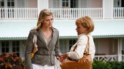 Daniela (Nina Bott, li.) und ihre Mutter Gabriele (Uschi Glas) führen ein "Gespräch unter Frauen".