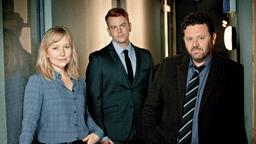 Das eingespielte Ermittlertrio von Brokenwood: Detective Mike Shepherd (Neill Rea, re.) mit Assistentin Kristin Sims (Fern Sutherland) und D.C Breen (Nic Sampson)