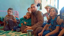 Das Familienoberhaupt Abu Osama im Kreise seiner Söhne.