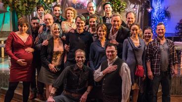 Das "Klassentreffen"-Team um Regisseur Jan Georg Schütte (vorne links).