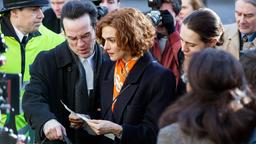 Deborah E. Lipstadt (Rachel Weisz) und ihr Anwalt Anthony Julius (Andrew Scott) geraten durch spektakulären Prozess den in den Fokus der Medien.