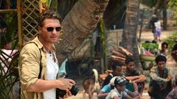 Der Abenteurer Hendrik Felden (Hardy Krüger j) kennt das ländliche Myanmar wie seine Westentasche.