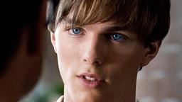 Kenny (Nicholas Hoult) 