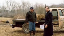 Der aufstrebende Wirtschaftsanwalt Robert Bilott (Mark Ruffalo) vertritt den erbosten Farmer Wilbur O. Tennant (Bill Camp, re.).