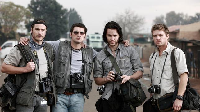 Bild: ARD Degeto/Wild Bunch Germany Der „Bang Bang Club“ (v. l. n.): Ken Oosterbroek (Frank Rautenbach), João Silva (Neels van Jaarsveld), Kevin Carter (Taylor Kitsch) und Greg Marinovich (Ryan Phillippe).