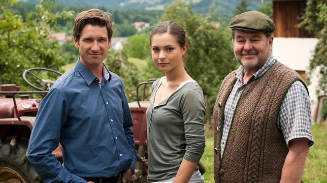 Bild: ARD Degeto/Bavaria/Graf Film/Toni Muhr Julian (Andreas Kiendl, links), Sophie (Henriette Richter-Röhl) und Johann (Erwin Steinhauer)