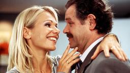 Der Immobilienmakler Ohrmann (Gunter Berger) betrügt seine Gattin mit seiner attraktiven Assistentin Sybille Gronius (Claudine Wilde).
