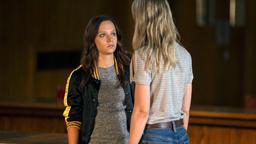 Der Konflikt zwischen Dr. Leah Dale (Katherine Kelly) und ihrer Studentin Rose (Molly Windsor, li.) eskaliert.