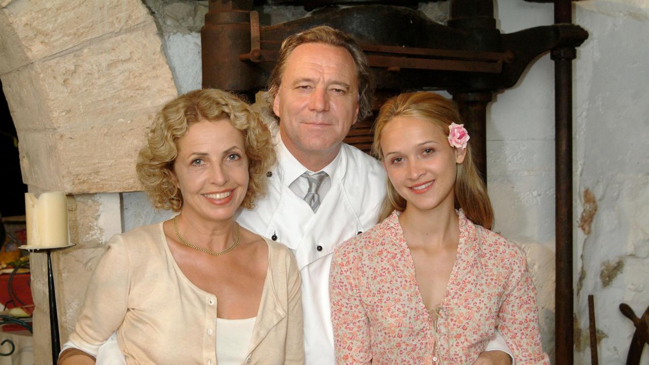 Der Münchner Profikoch Walter Lenz (Gerd Silberbauer) mit Gattin Hanna (Michaela May) und Tochter Lili (Ganeshi Becks)