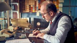 Der Optiker (Karl Markovics) fängt jeden Tag einen Liebesbrief an und schickt ihn nie ab