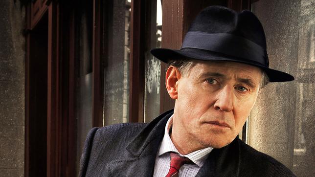 Bild: BBC/Steffan Hill Der Pathologe – Mörderisches Dublin: Quirke (Gabriel Byrne)