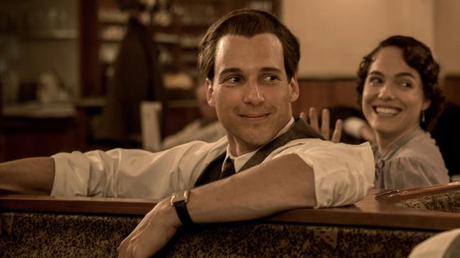 Bild: ARD Degeto/Dor Film/Anjeza Cikopano Der Schriftsteller Erich Kästner (Florian David Fitz) ist scharfsinnig und politisch, Lebemann und Frauenheld.
