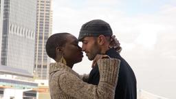Ein Sommer in New York: Der Syrer Tarek (Haaz Sleiman) und die Senegalesin Zainab (Danai Gurira) hoffen, in Amerika ein neues Leben beginnen zu können.
