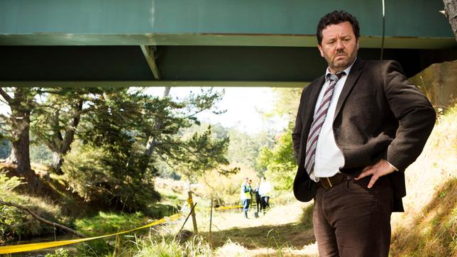 Bild: ARD Degeto Der unkonventionelle Detective Mike Shepherd (Neill Rea) versucht den Tod eines Farmers aufzuklären.