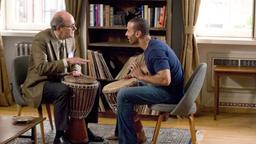 Ein Sommer in New York: Der verwitwete Uni-Professor Walter (Richard Jenkins) lernt durch den syrischen Musiker Tarek (Haaz Sleiman) das Leben von einer ganz neuen Seite kennen.