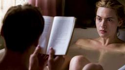 Der Vorleser: Michael Berg (David Kross) liest Hanna Schmitz (Kate Winslet) vor.