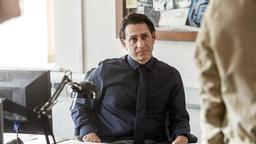 Detektive Inspector Jenkins (Carsten Hayes) glaubt nicht an ein Verbrechen im Fall der vermissten Vanessa.