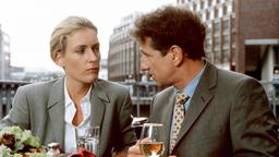Die Anwältin Dr. Corinna Jacobs (Maria Furtwängler) weiß nicht mehr so genau, ob sie ihren Kollegen Bruno (Stefan Reck) heiraten soll.