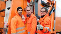 Die Drei von der Müllabfuhr: „Käpt’n“ Werner (Uwe Ochsenknecht), Tarik (Daniel Rodic, li.) und Ralle (Jörn Hentschel, re.).