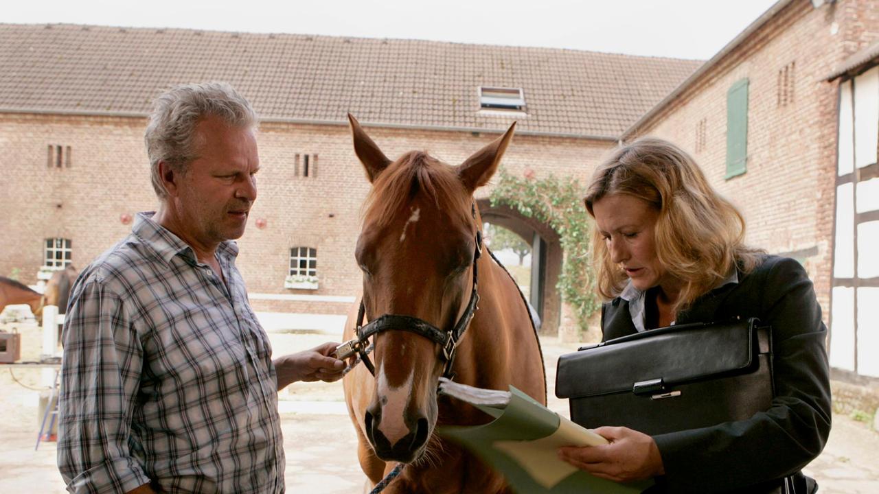 Katharina Kamp (Suzanne von Borsody) und Carl von Balkhausen (Peter Sattmann)