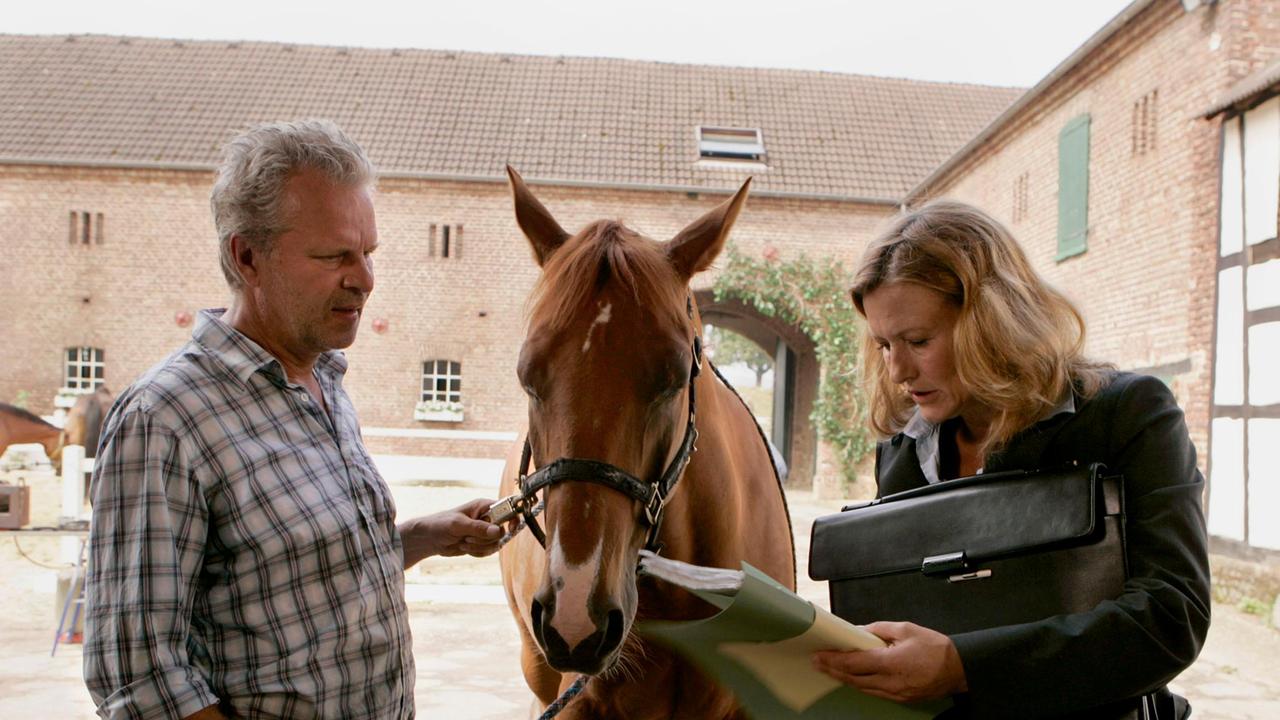 Katharina Kamp (Suzanne von Borsody) und Carl von Balkhausen (Peter Sattmann)