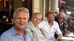 Die Freunde Peter (Peter Sattmann), Klaus (Thomas Thieme), Ritschi (Guntbert Warns) und Jens (Peter Meinhardt) sind ganz angetan von der neuen Kellnerin ihres Stammcafés.