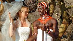 Die hübsche Schweizerin Carola (Nina Hoss) heiratet den Massai-Krieger Lemalian (Jacky Ido).
