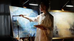Die Kunstdiebin Anna Sorenko (Katharina Heyer) kopiert ein Gemälde von Gainsborough.