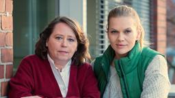 Die letzten Millionen: Ursula (Marie Gruber) ist nicht nur Carmens (Anna Loos) Kollegin, sondern auch ihre Freundin.