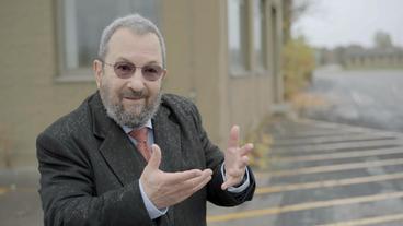 Bild: rbb Ehud Barak auf dem Gelände des Militärflughafens Fürstenfeldbruck