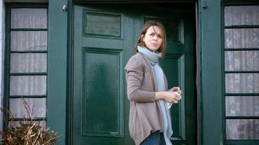 Bild: ARD Degeto/ITV Studios Donna Killick (Fiona Bell) gerät ins Visier der Ermittler.