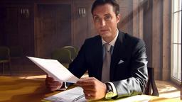 Dr. Hofer (Marco Di Sapia) möchte die Stornogebühr einklagen.