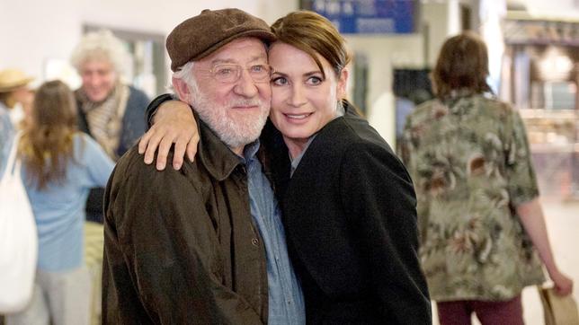Bild: ARD Degeto/Tivoli Film/Julia Terjung Edek Rotwachs (Dieter Hallervorden) und Ruth (Anja Kling)