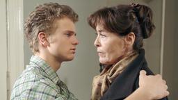 Ein cooles Team: Eva (Thekla Carola Wied) und ihr "Pflegesohn" Dennis (Tobias Retzlaff).