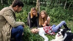 Ein gefährlicher Reitunfall: Rike (Klara Deutschmann) und Tabea (Nele Trebs, Mitte) sind bei Christian (Alexander Khuon), der sich um seine bewusstlose Tochter Anabel (Mia/Delphine Lohmann) sorgt.