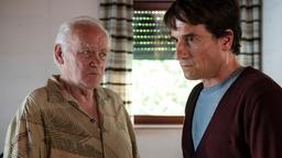 Ein großer Schritt für die Familie. Arthur (Peter Franke,li.) spricht Klemens (Oliver Mommsen) ins Gewissen.