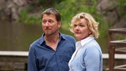 Ein schönes Paar: Der verwitwete Forellenzüchter Max (Michael Fitz) und die verwitwete Hotelbesitzerin Veronika (Saskia Vester) teilen ein ähnliches Schicksal.