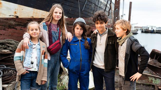 Bild: NDR/Letterbox/Aidan Monaghan Ein ungleiches, aber starkes Team: Clari (Charlotte Martz), Alice (Emilia Flint), Hanna (Linda Madita), Tarun (Caspar Fischer-Ortmann) und Jonny (Leander Pütz).
