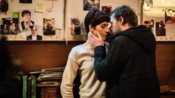 Ellen Bouché (Nina Kunzendorf) und Kommissar Wouters (Steve Driesen) kommen sich näher.
