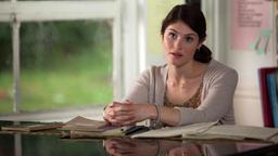 Engagiert sich für ihren Seniorenchor und hat immer ein offenes Ohr für die Nöte der Sänger: Musiklehrerin Elizabeth (Gemma Arterton).