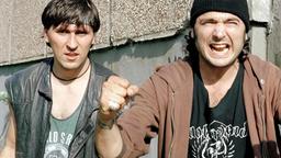 Erinnerungen an Prasko (Ivan Vrgoc, li.) und Corba (Blerim Shatri) sind Erinnerungen an die Erlebnisse im Krieg.