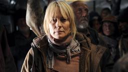 Erst 20 Jahre, nachdem Robin Wright (Robin Wright, Mitte) ihre Gestik, Mimik und ihr gesamtes Ausdrucksrepertoire von den Miramount Studios hat einscannen lassen, hat sie wieder einen öffentlichen Auftritt. Als das Studio die nächste Revolution der Filmproduktion verkündet und mit der authentischen Robin für ihr neues Produkt wirbt, kommt es während der Gala, zu der die geladenen Gäste nur in Gestalt ihrer Avatare erscheinen, zu einem Zwischenfall: Rebellen stürmen die Bühne und behaupten, das Leben der Menschen sei nur noch eine manipulierte Halluzination.