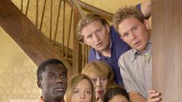 Erstaunte Geburtstagsgäste: (von links nach rechts) Mbele (Morgan Domingos), Christa (Johanna Klante), Charlotte (Gisela Trowe), Anna (Naomi Krauss), Sven (Frank Kessler) und Philipp (Oliver Clemens).