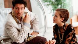Es knistert immer noch: auch zehn Jahre nach der Trennung hat Stefanie (Muriel Baumeister) David (Francis Fulton-Smith) nicht vergessen.