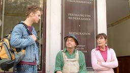 Eva (Thekla Carola Wied) und Malermeister Harry (Florian Martens) lesen dem 16-jährigen Dennis (Tobias Retzlaff) die Leviten.