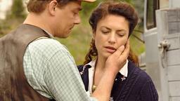 Evas (Christine Neubauer) Mann gilt schon seit einigen Jahren als vermisst, doch trotzdem hat sie große Skrupel, sich auf Sebastian (Martin Feifel) einzulassen, der sich rührend um sie kümmert.