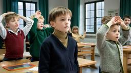 Felix (Eric und Marc Hermann, im Bild Marc) ist nicht dumm, doch bei der Einschulung kann er nicht verstehen, was die Lehrerin überhaupt von ihm will.