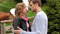 Finn (Jens Atzorn) erklärt Jovana (Simone Hanselmann), dass er nie aufgehört hat sie zu lieben.
