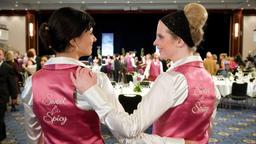 Franka (Diana Amft, re.) und ihre Geschäftspartnerin Deria (Lale Yavas) haben den Durchbruch geschafft.