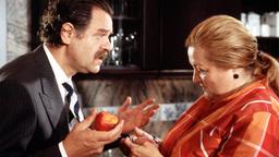 Für so einen wie Ohrmann (Gunter Berger) schmiert Marga (Marianne Sägebrecht) nicht einmal mehr eine Semmel.